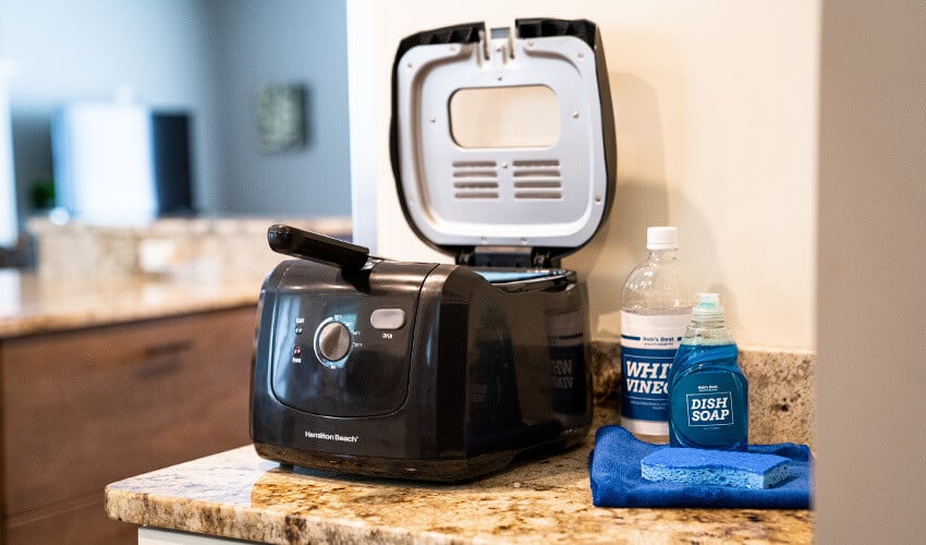MRA_OUW_HowToCleanDeepFryer_BlogPhoto_Aug19_20190702 image