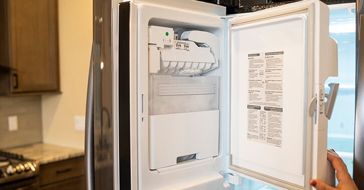 MRA_OUW_HowToCleanIceMachine_BlogHero_Q3_20190424 image