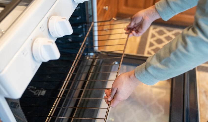MRA_OUW_SelfCleaningOvenSmell_BlogHero_20191216 image